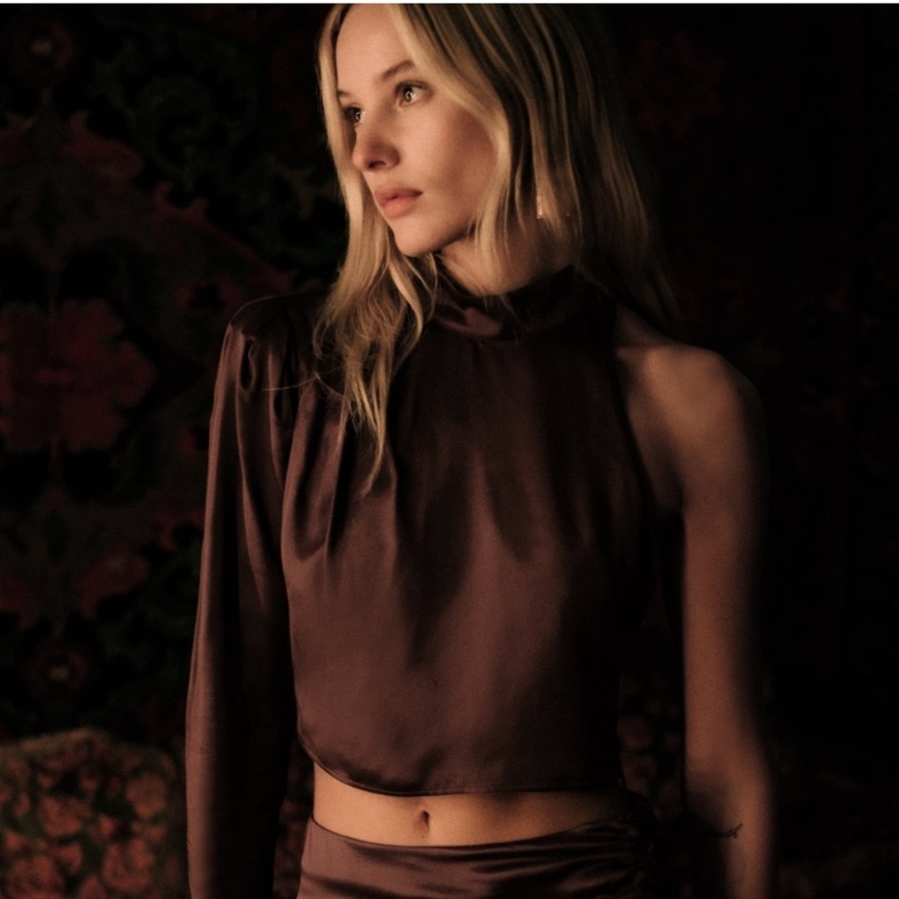 NWT! ZARA asymmetric crop top - Picture 5 of 7